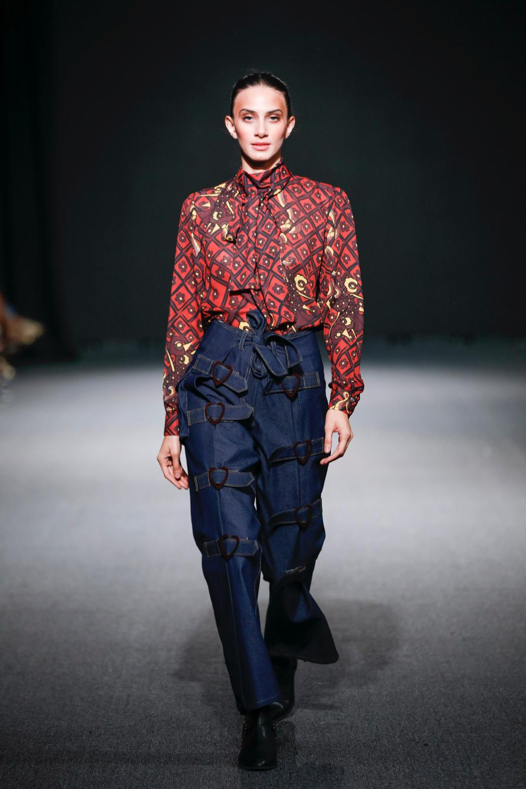 Heart Buckle Denim Pants - Shantall Lacayo