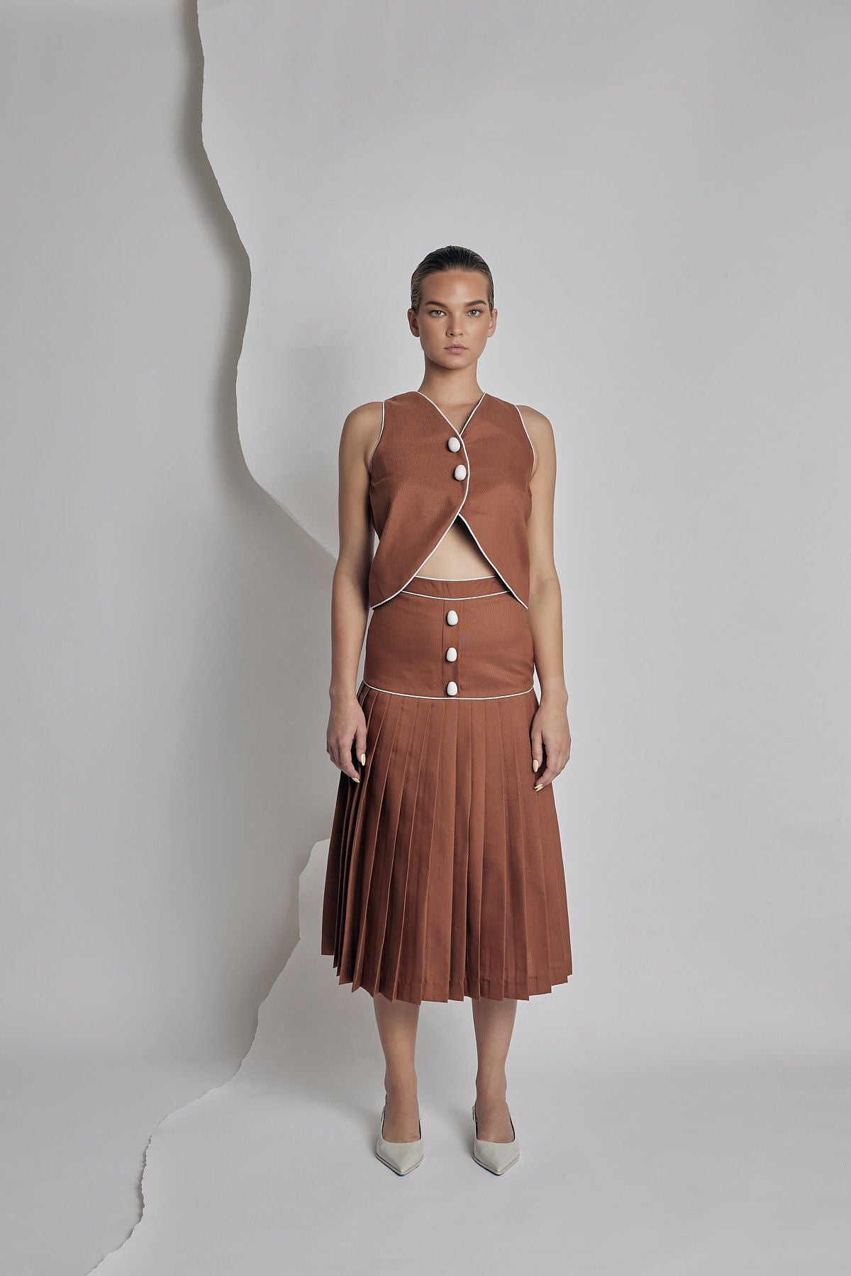 Brown Rounded Vest - Shantall Lacayo