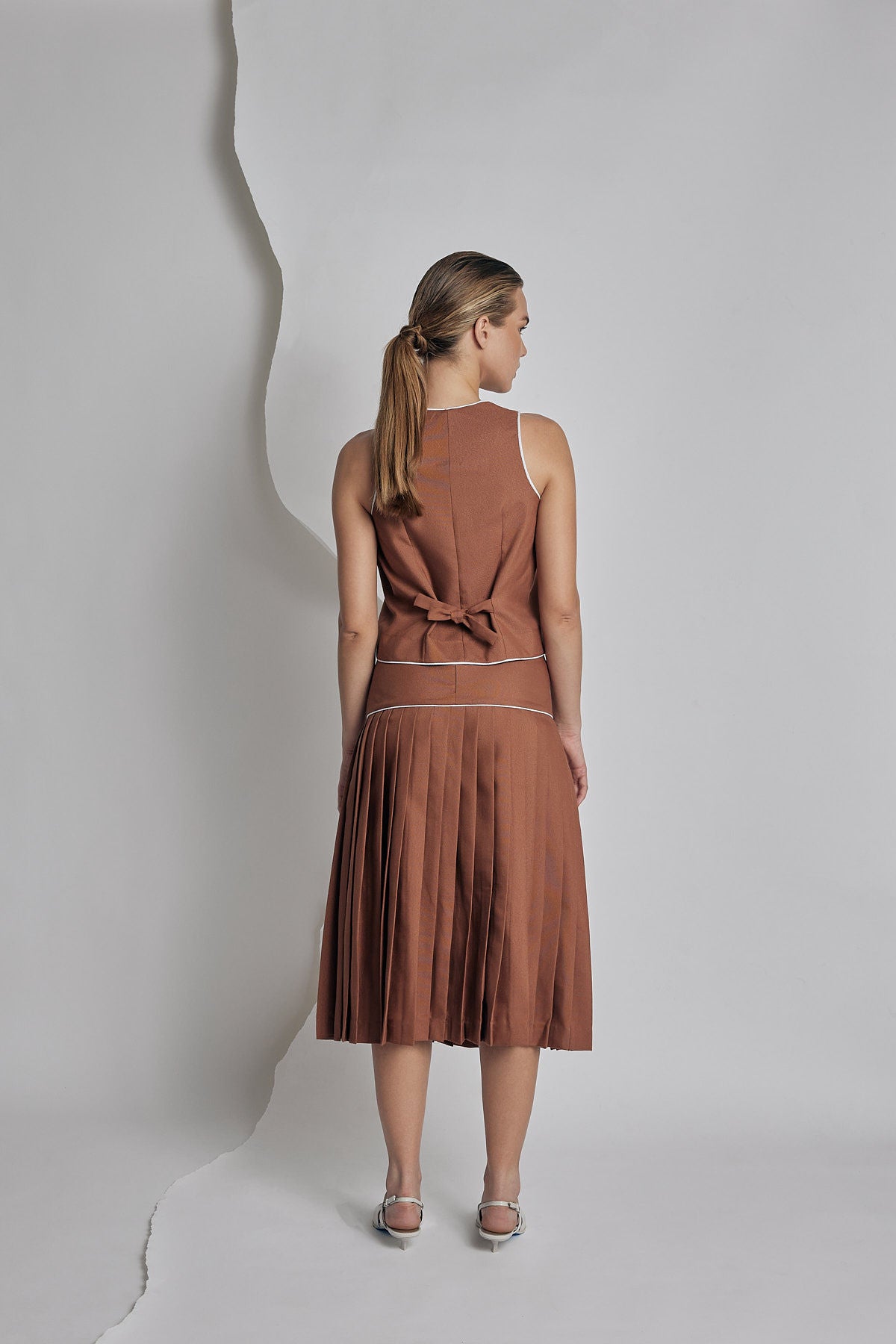Pleated Brown Skirt - Shantall Lacayo