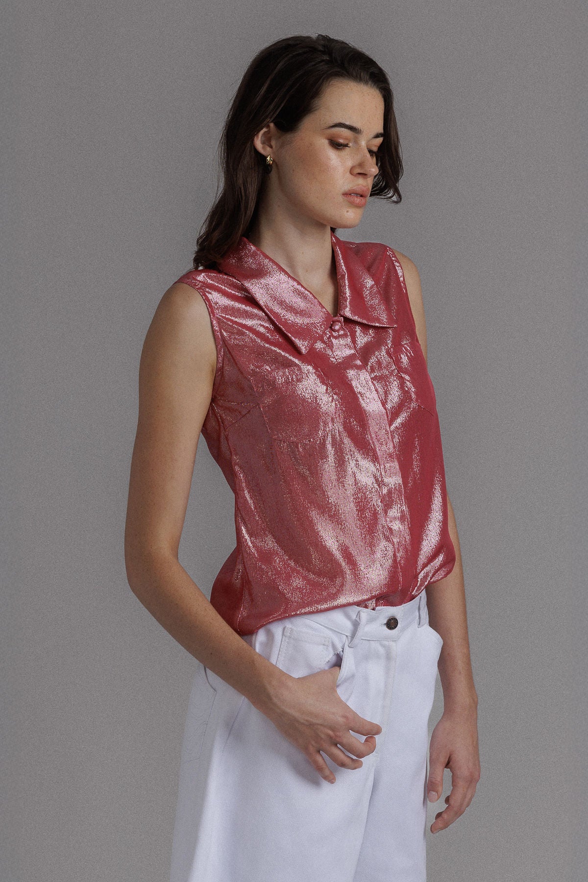 SLEEVELESS LAMÉ SILK SHIRT