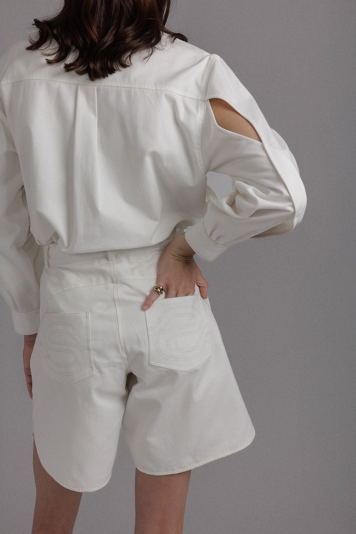 OFF WHITE BAGGY SHORTS