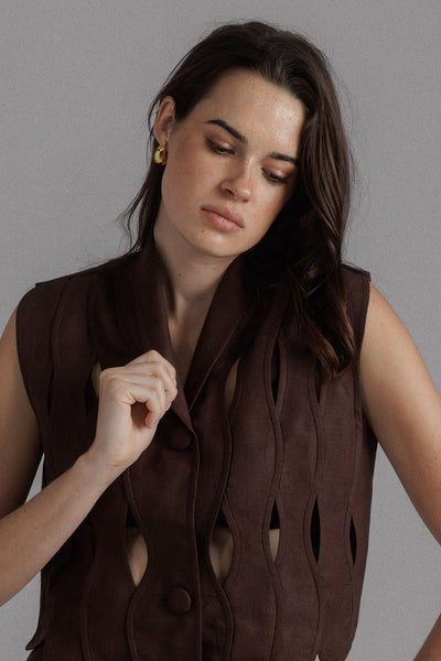 CHOCOLATE IRREGULAR ASSEMBLED CROP TOP