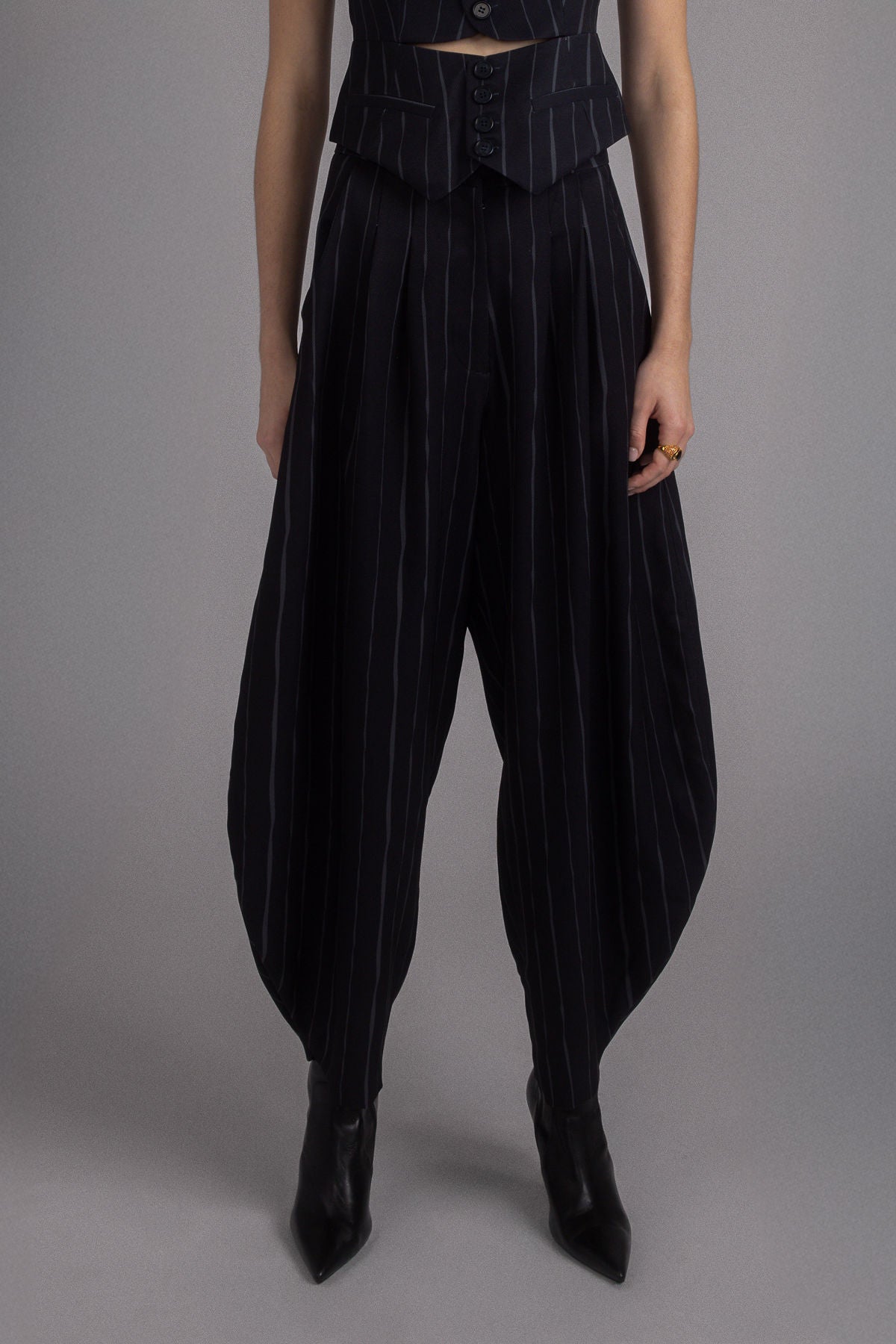 BLACK PRINTED BALLOON TROUSERS