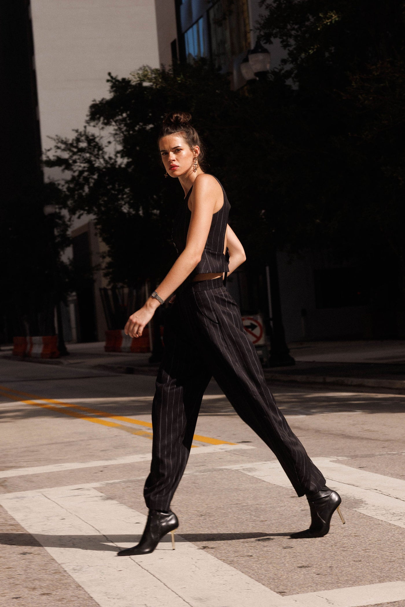 BLACK PRINTED ILLUSION FRONT VEST