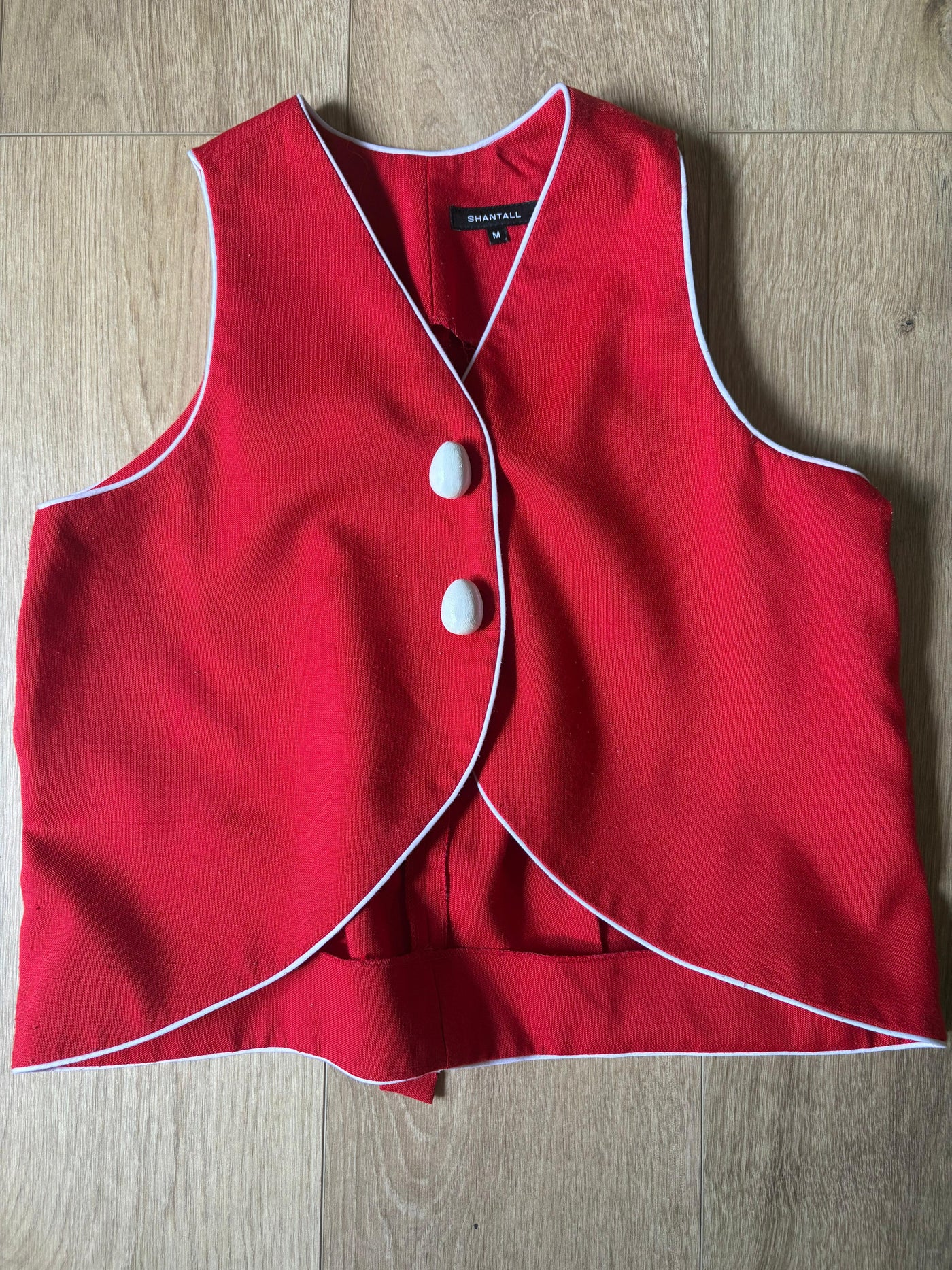 SUPER SALE- RED ROUNDED VEST SAMPLE - Shantall Lacayo